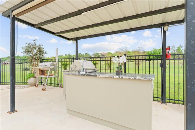 125 Fairway CT, Bastrop, TX 78602