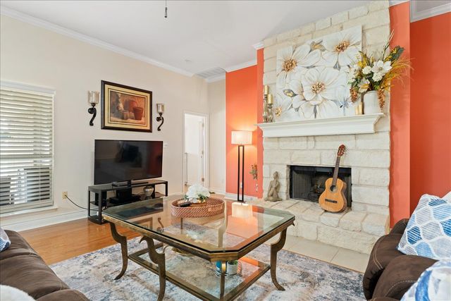 125 Fairway CT, Bastrop, TX 78602