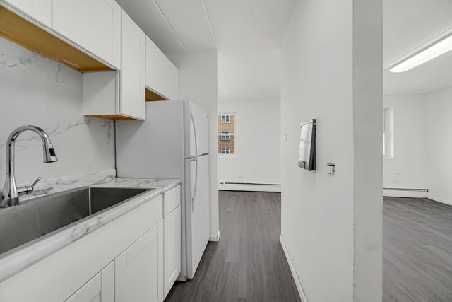 6160 N DAMEN Avenue 209, Chicago, IL 60659