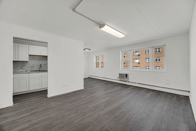 6160 N DAMEN Avenue 209, Chicago, IL 60659