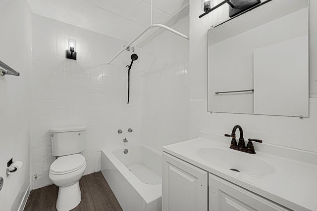 6160 N DAMEN Avenue 209, Chicago, IL 60659