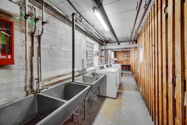 6160 N DAMEN Avenue 209, Chicago, IL 60659