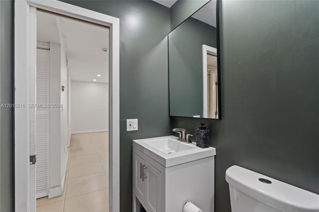 2735 W 60th Pl 204, Hialeah, FL 33016