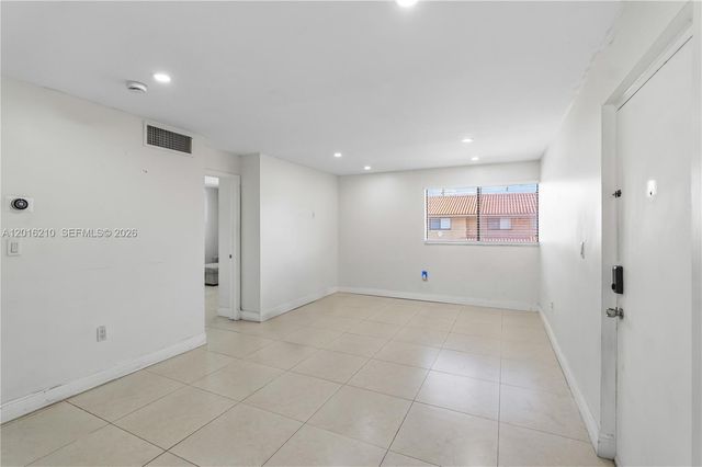 2735 W 60th Pl 204, Hialeah, FL 33016