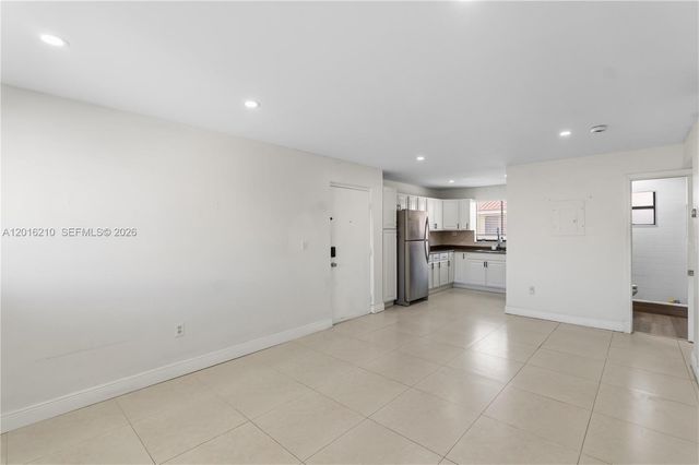 2735 W 60th Pl 204, Hialeah, FL 33016