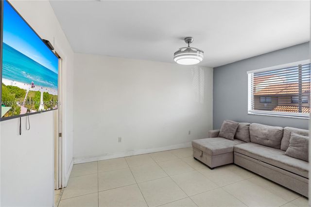 2735 W 60th Pl 204, Hialeah, FL 33016