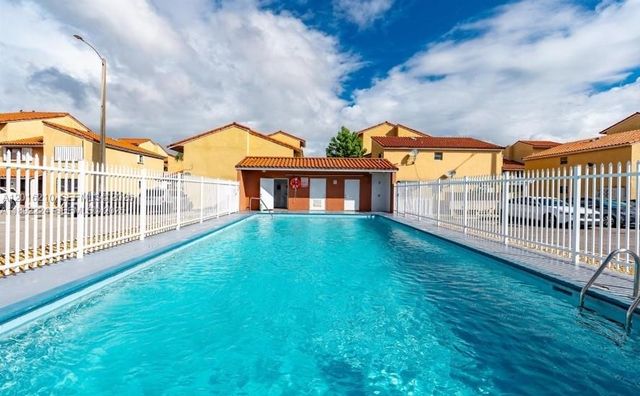 2735 W 60th Pl 204, Hialeah, FL 33016