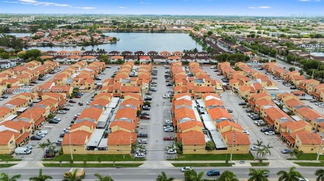 2735 W 60th Pl 204, Hialeah, FL 33016