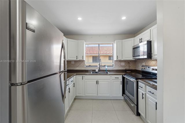 2735 W 60th Pl 204, Hialeah, FL 33016