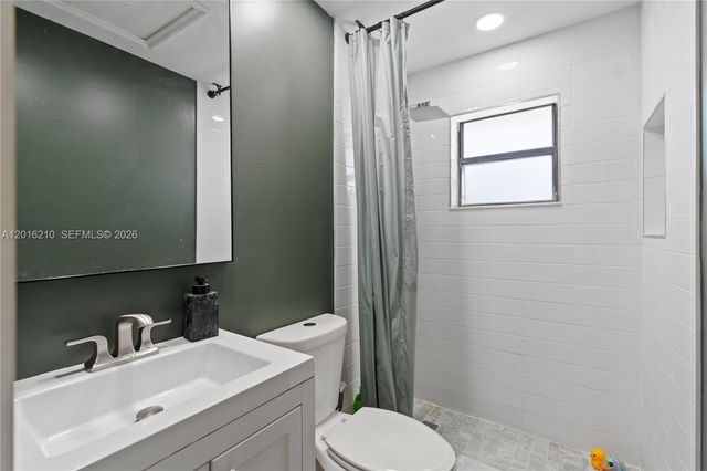 2735 W 60th Pl 204, Hialeah, FL 33016
