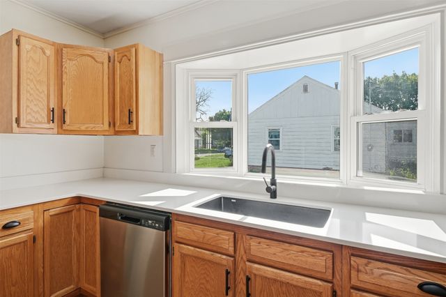 2715 Logan Avenue, Des Moines, IA 50317