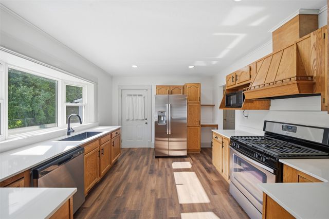 2715 Logan Avenue, Des Moines, IA 50317