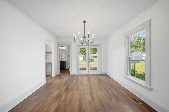 2715 Logan Avenue, Des Moines, IA 50317