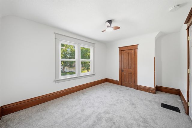 2715 Logan Avenue, Des Moines, IA 50317