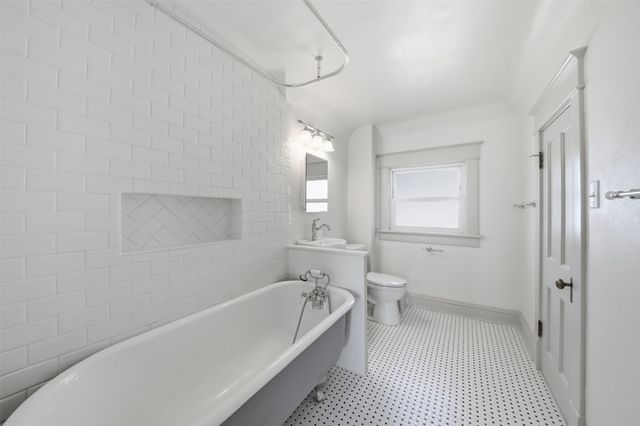 2715 Logan Avenue, Des Moines, IA 50317