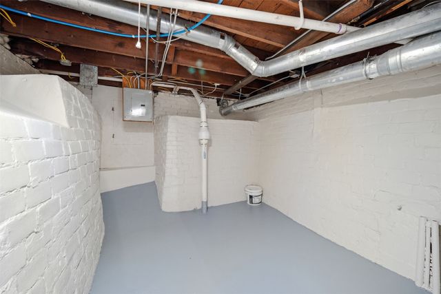 2715 Logan Avenue, Des Moines, IA 50317