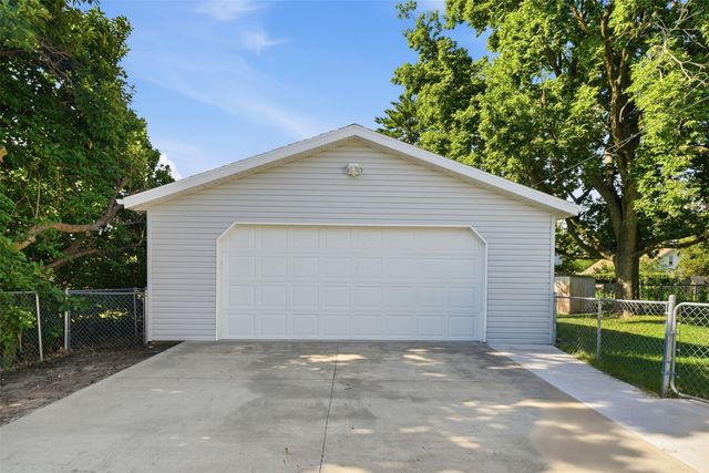 2715 Logan Avenue, Des Moines, IA 50317