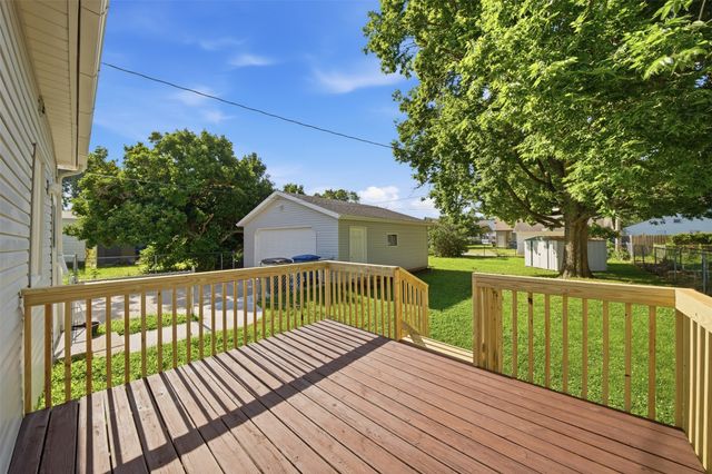2715 Logan Avenue, Des Moines, IA 50317