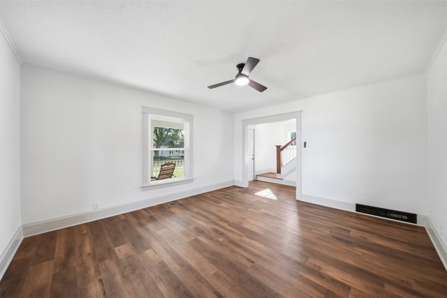 2715 Logan Avenue, Des Moines, IA 50317