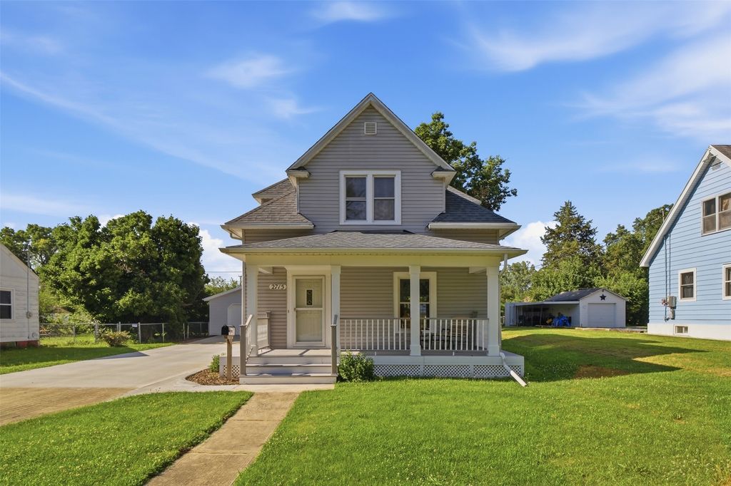 2715 Logan Avenue, Des Moines, IA 50317