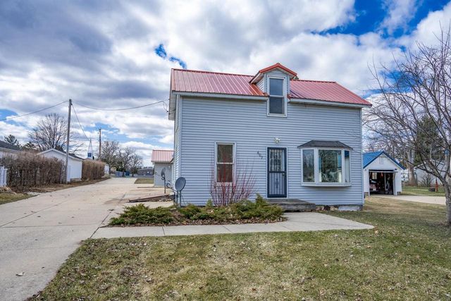 607 N Main Street, Necedah, WI 54646