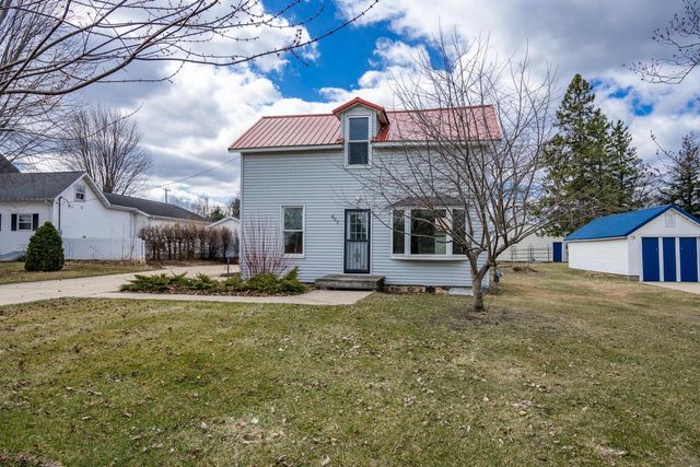 607 N Main Street, Necedah, WI 54646