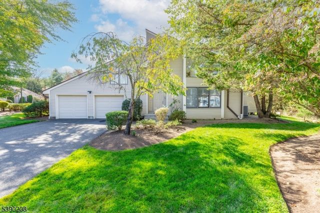 1 Bentley Dr, Franklin Lakes Boro, NJ 07417