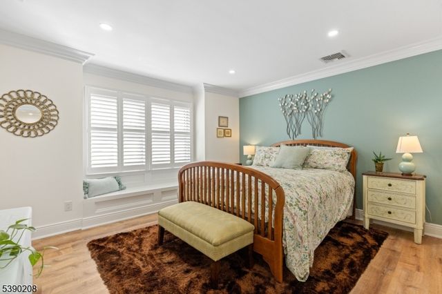 1 Bentley Dr, Franklin Lakes Boro, NJ 07417