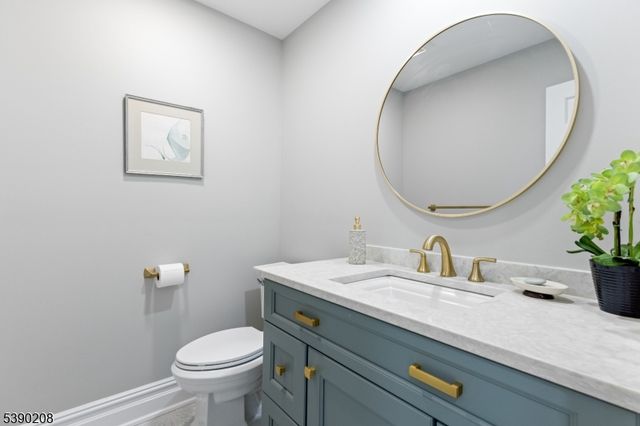 1 Bentley Dr, Franklin Lakes Boro, NJ 07417