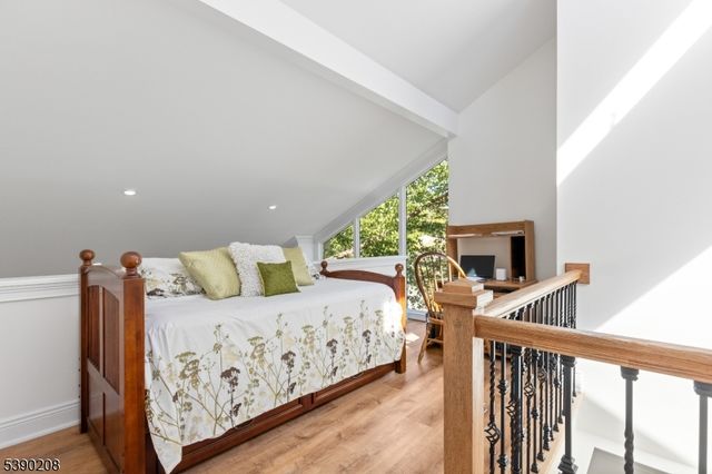 1 Bentley Dr, Franklin Lakes Boro, NJ 07417