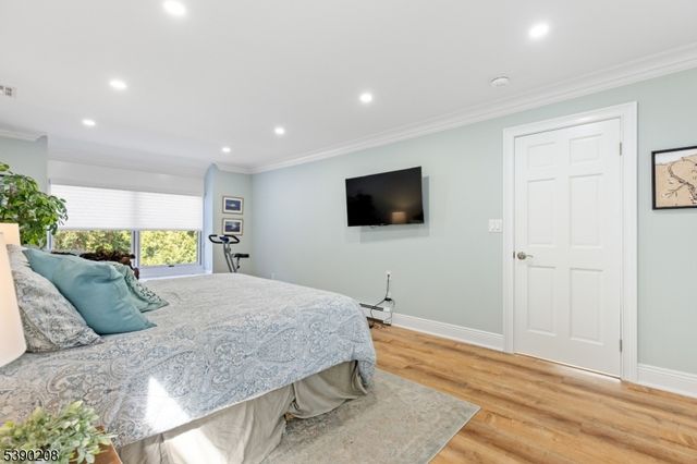 1 Bentley Dr, Franklin Lakes Boro, NJ 07417