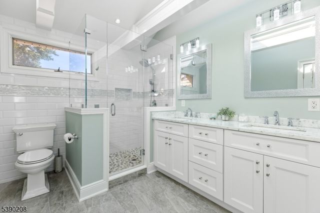 1 Bentley Dr, Franklin Lakes Boro, NJ 07417