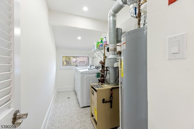 1 Bentley Dr, Franklin Lakes Boro, NJ 07417