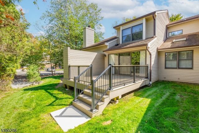 1 Bentley Dr, Franklin Lakes Boro, NJ 07417