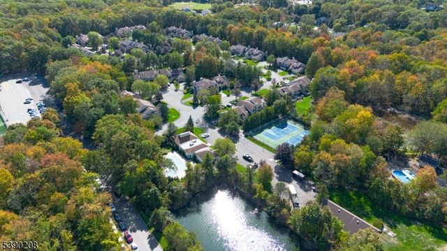 1 Bentley Dr, Franklin Lakes Boro, NJ 07417