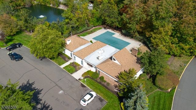 1 Bentley Dr, Franklin Lakes Boro, NJ 07417