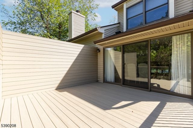 1 Bentley Dr, Franklin Lakes Boro, NJ 07417