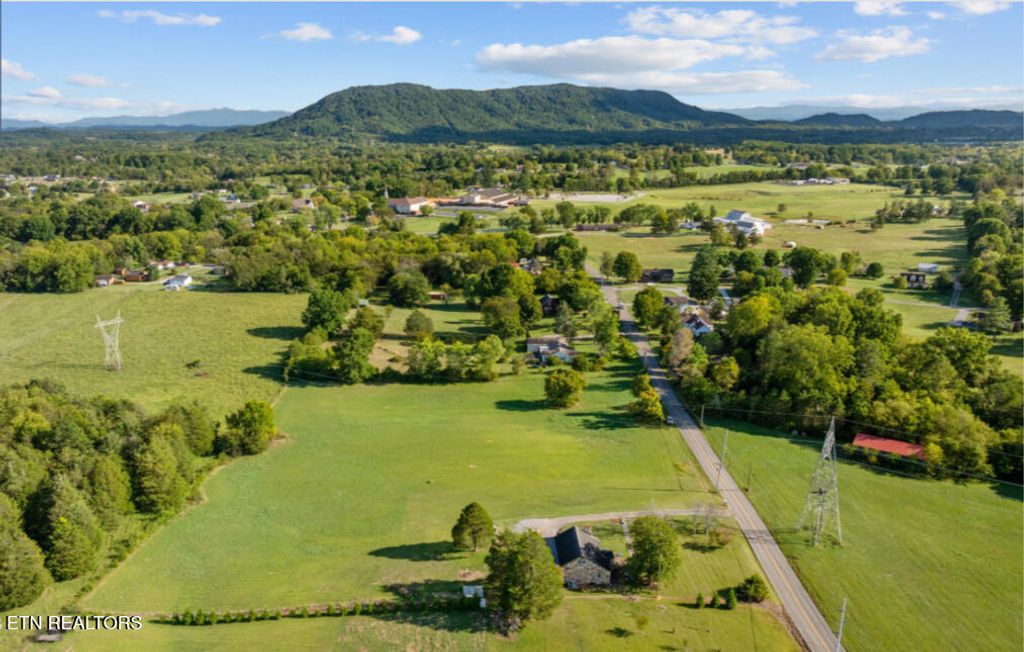 8012 Corryton Rd, Corryton, TN 37721