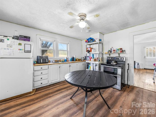 800 Murray Road, Canton, NC 28716