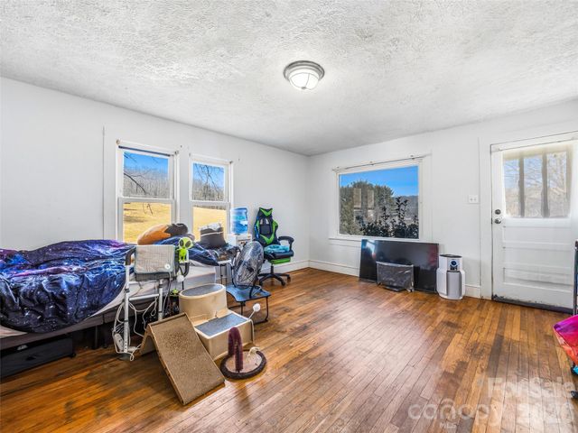 800 Murray Road, Canton, NC 28716