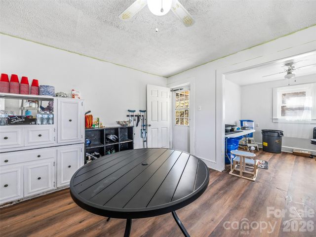 800 Murray Road, Canton, NC 28716