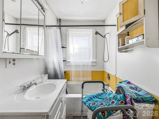 800 Murray Road, Canton, NC 28716