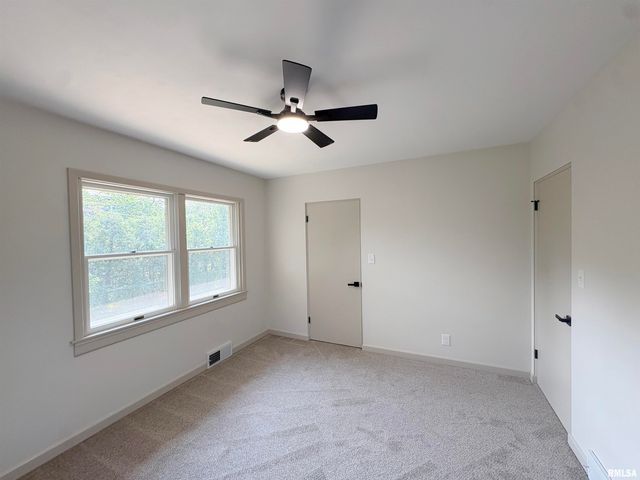 502 W CRESTWOOD Drive, Peoria, IL 61614