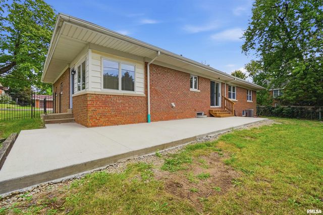 502 W CRESTWOOD Drive, Peoria, IL 61614