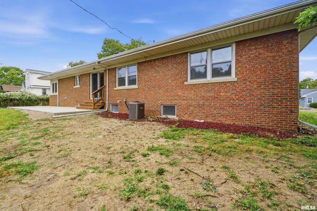 502 W CRESTWOOD Drive, Peoria, IL 61614
