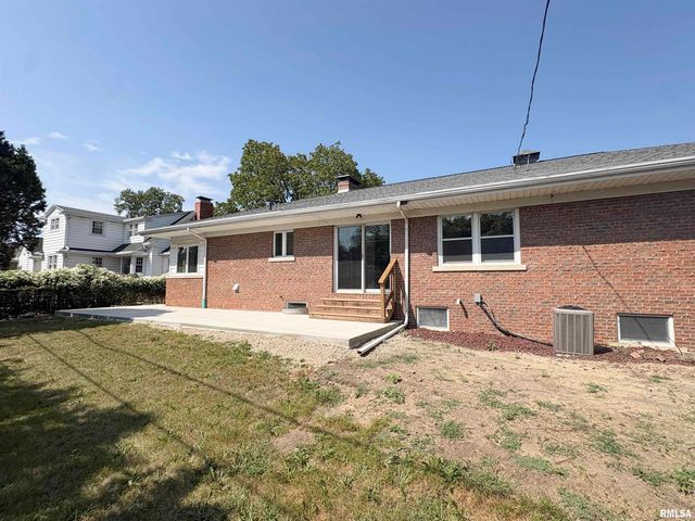502 W CRESTWOOD Drive, Peoria, IL 61614