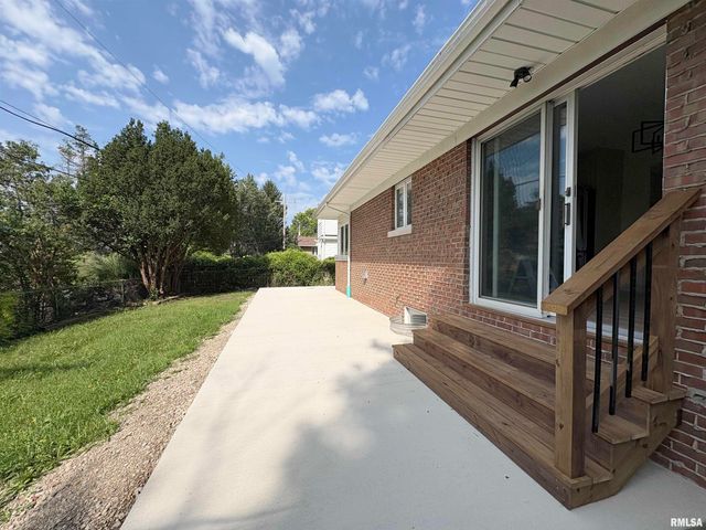 502 W CRESTWOOD Drive, Peoria, IL 61614