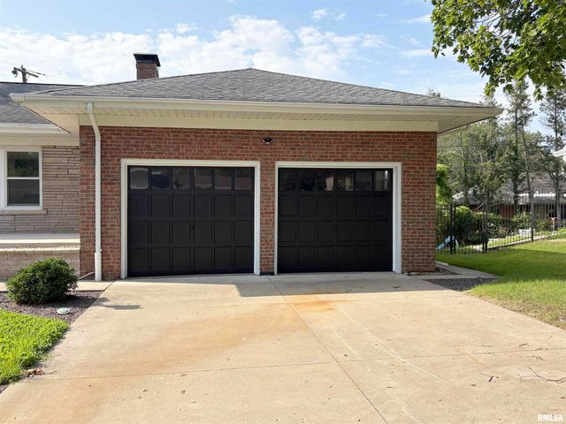 502 W CRESTWOOD Drive, Peoria, IL 61614