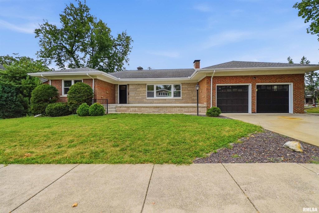 502 W CRESTWOOD Drive, Peoria, IL 61614