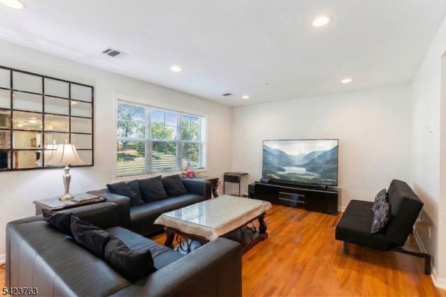 30 Mountain Ave 11, Paterson City, NJ 07501